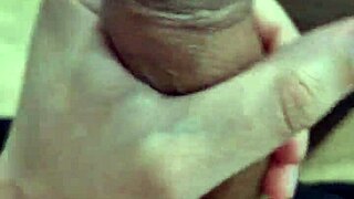 ब्राजीलियन ट्विंक आज क्यूट सोलो सेशन में खुद को प्लेजर देता है