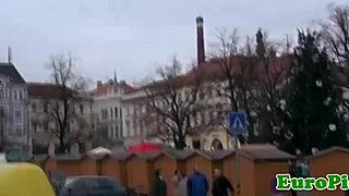 Hej, trepćuća devojka iz taksija, hoćeš zaraditi keš za brzi seks?