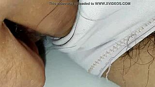 Получаю горячий массаж от вьетнамского брата